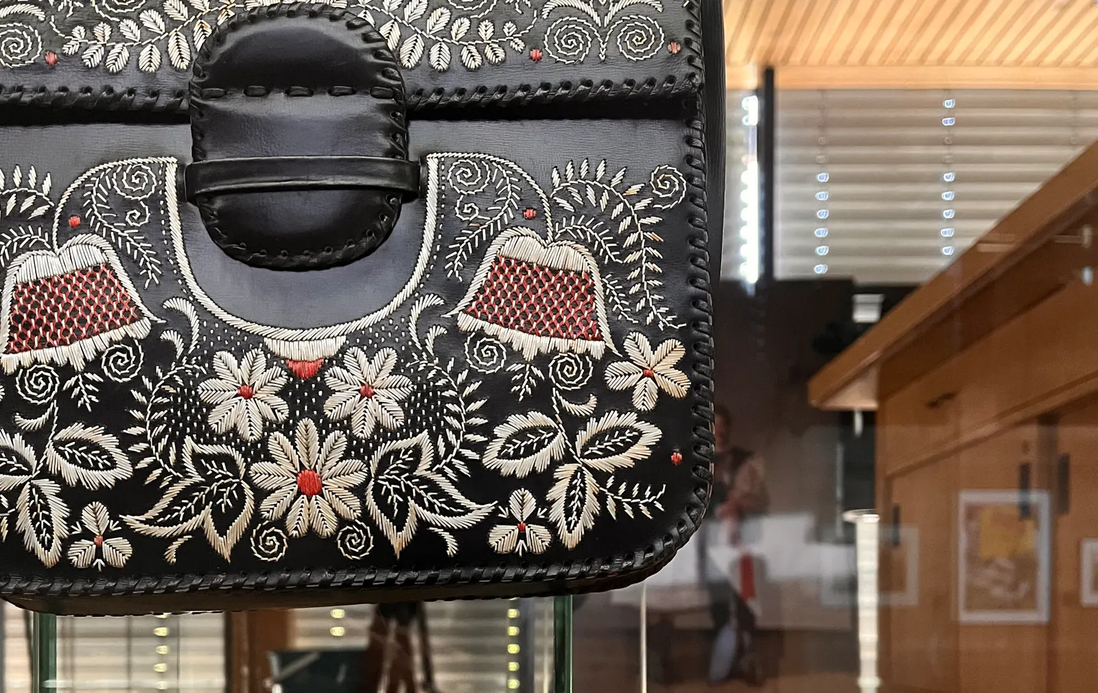 Öffentliche Führung durch die Werkstätten und die Ausstellungen „Ich geh‘ sticken!“
